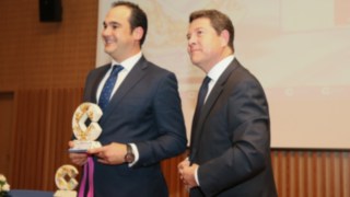 Moisés Serrano Villagarcía recibe premio Cope por su trayectoria. 