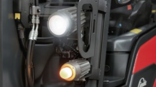 Dos luces en la parte delantera de la carretilla eléctrica antideflagrante E14 de Linde MH