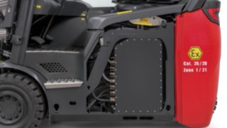 Vista en detalle de los mecanismos de seguridad de los componentes eléctricos de la carretilla eléctrica antideflagrante E14 de Linde MH