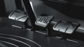 Control mediante doble pedal de Linde Control mediante doble pedal en carretillas Linde