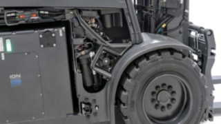 La batería de Litio Ion de las carretillas eléctricas X20 – X35 de Linde es accesible directamente. La batería de Litio Ion de la carretilla eléctrica X35 de Linde Material Handling