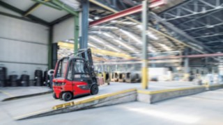 Las carretillas eléctricas de Linde Material Handling están equipadas de serie con una unidad de transmisión de datos.