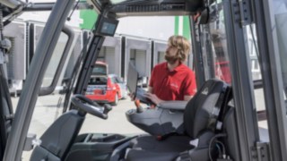 La conexión al sistema de software de Linde optimiza la planificación del mantenimiento. Los sistemas de software de Linde Material Handling facilitan la planificación del mantenimiento.