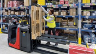Preparador de pedidos de la serie N20 de Linde Material Handling Con los preparadores de pedidos de la serie N20 de Linde Material Handling trabajar en dos niveles de picking no es un problema.