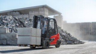 Las carretillas elevadoras X20 – X35 alcanzan nuevas dimensiones de rendimiento en el ámbito de las carretillas eléctricas. La carretilla eléctrica X35 de Linde Material Handling en acción