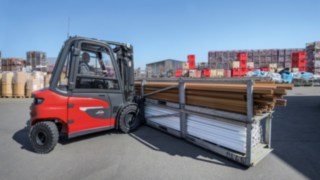 La carretilla eléctrica X20 – X35 de Linde resiste a condiciones extremas en la intralogística. La carretilla eléctrica X35 de Linde Material Handling en acción