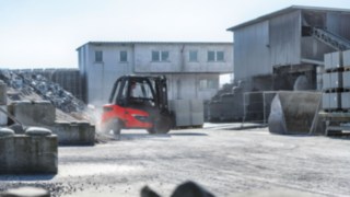 La carretilla eléctrica X20 – X35 de Linde combina lo mejor de dos mundos. La carretilla eléctrica X35 de Linde Material Handling en acción