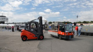 ¿Necesitas alquilar una carretilla de forma rápida? Sin problemas gracias al servicio de alquiler de Linde Carretillas de alquiler de Linde en acción