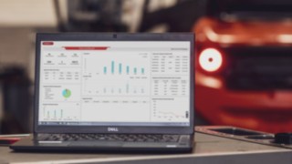 Ordenador portátil con la interfaz de usuario de Linde Warehouse Manager