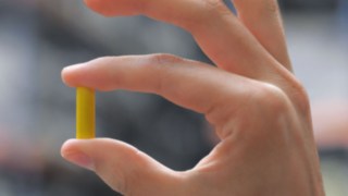 Etiquetas RFID del sistema de navegación por almacén de Linde Material Handling El sistema de navegación por almacén de Linde Material Handling utiliza etiquetas RFID integradas en el suelo.
