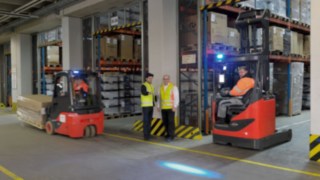 Linde ha desarrollado varios sistemas digitales de asistencia para facilitar la vida a los conductores. Los accidentes suelen producirse en zonas estrechas o confusas.