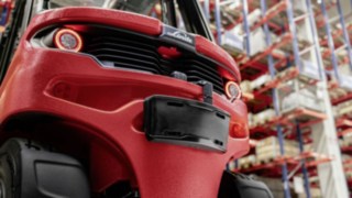 Linde Motion Detection está concebido para carretillas contrapesadas y también puede retroinstalarse en flotas existentes. Vista de cerca de Linde Motion Detection
