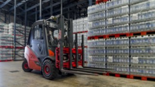 Agua-Mineral-ic_truck-loading-food-and-beverage-0083_1 Agua-Mineral-ic_truck-loading-food-and-beverage-0083_1