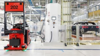 Cada vez son más los fabricantes de automóviles que descubren la intralogística como factor pionero de su transformación. Nave de producción de automóviles con tecnología de hidrógeno de Linde