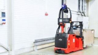 El L-MATIC AC de Linde Material Handling en acción en Joma-Polytech GmbH