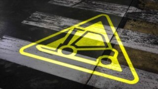 Símbolo de advertencia amarillo del proyector fijo. Símbolo de advertencia amarillo del proyector fijo.