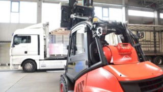 Linde Material Handling en el almacén de Egger Linde Material Handling en el almacén de Egger