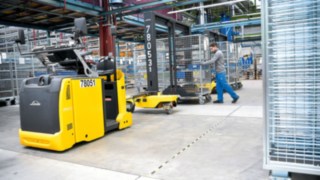 Utilización de trenes de remolques de Linde en la empresa Heidelberger Druckmaschinen AG Utilización de trenes de remolques de Linde en la empresa Heidelberger Druckmaschinen AG