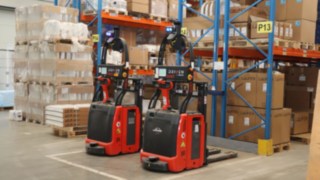 Los apiladores L-MATIC “Fredl” y “Gust” se han aclimatado a la perfección al especialista en productos sanitarios austriaco HOLTER. Los apiladores L-MATIC de Linde “Fredl” y “Gust” en el almacén del especialista en productos sanitarios austriaco HOLTER