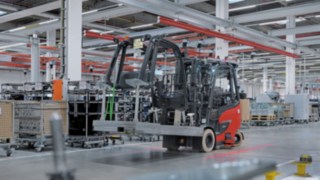 Los resultados del proyecto KAnIS son cuatro prototipos basados en las carretillas contrapesadas eléctricas Linde E20, Linde E25 y Linde E30. Una carretilla contrapesada autónoma Linde en uso en interiores.