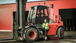 Con sus carretillas elevadoras de gran tonelaje, Linde tiene el vehículo adecuado para cada aplicación de gran tonelaje. La serie H100 - H180 está preparada para la próxima aplicación de gran tonelaje.