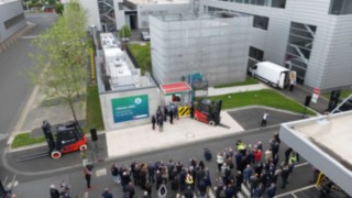 La pieza clave del nuevo sistema es un electrolizador PEM (membrana electrolítica de polímero). La nueva planta de hidrógeno en las instalaciones de Aschaffenburg desde arriba