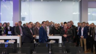 Público en el acto de inauguración de la nueva infraestructura de hidrógeno Público en el acto de inauguración de la nueva infraestructura de hidrógeno