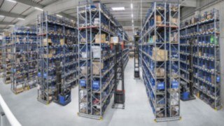 El V modular ayuda a los preparadores de pedidos cuando trabajan en altura.