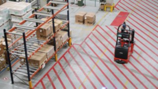 Dos apiladores automatizados L-MATIC AC de Linde Material Handling en Schneider Electric Schneider Electric utiliza dos apiladores automatizados L-MATIC AC de Linde Material Handling.