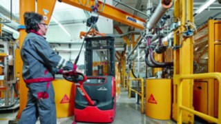 Apilador en acción en la empresa Sika Deutschland GmbH