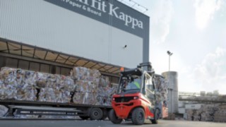 La carretilla elevadora diésel H50 de Linde Material Handling en acción en Smurfit Kappa