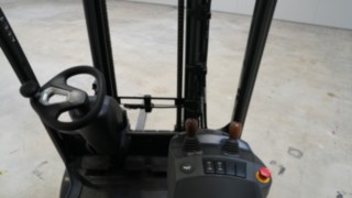 Los modelos Xi de Linde Material Handling ofrecen una excelente visibilidad. La vista desde la cabina de un modelo Xi de Linde Material Handling.