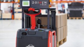 Introducción de los primeros vehículos de manutención automatizados de Linde MH.