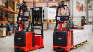 Carretillas elevadoras automatizadas de Linde Material Handling con tecnología de control láser. Carretillas elevadoras autónomas de Linde Material Handling con tecnología de control láser.