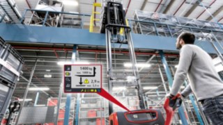 Apilador de Linde con visualización del sistema auxiliar Linde Load Management Advanced Apilador de Linde con visualización del sistema auxiliar Linde Load Management Advanced