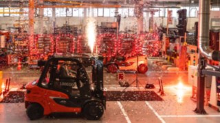 Celebraciones por una carretilla elevadora de Linde Material Handling