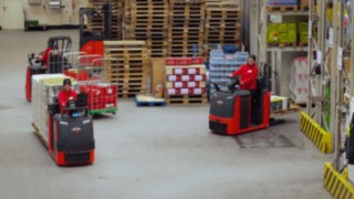 Los preparadores de pedidos de la serie N20 C de Linde Material Handling en acción Imagen del vídeo sobre la serie N20 C de Linde Material Handling