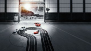 Con la nueva serie de carretillas eléctricas X20 - X35, ya no hay límites para las carretillas eléctricas. Circuito de coches eléctricos de modelismo en un almacén