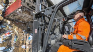 Realizar trabajo duro con poco esfuerzo: Linde Steer Control con joystick. Linde Steer Control con joystick
