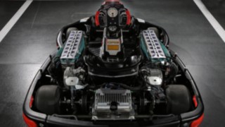 El kart eléctrico E1 se desarrolló sobre la base de piezas originales de la E20 - E50. El kart eléctrico E1 de Linde Material Handling