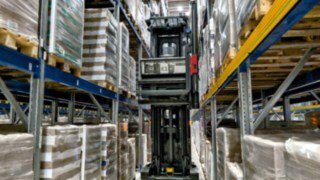El K-MATIC en el almacén de pasillos estrechos de Madi Ventura
