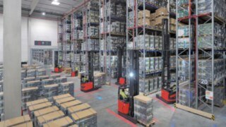Carretillas retráctiles de Linde en acción en Seifert Logistics Carretillas retráctiles de Linde en acción en Seifert Logistics