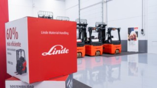 Cómo el alquiler de carretillas puede beneficiar a las PYMES en diferentes sectores, desde la gestión de picos de trabajo hasta su uso en industrias como la distribución y la alimentación. Cómo el alquiler de carretillas puede beneficiar a las PYMES en diferentes sectores, desde la gestión de picos de trabajo hasta su uso en industrias como la distribución y la alimentación.